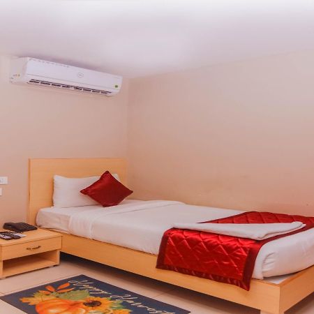 Hotel Vinayaga Tiruppur Exterior foto